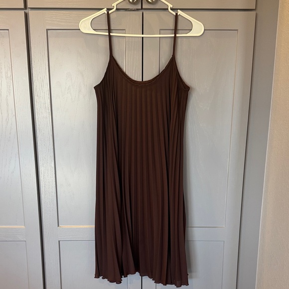 Pleated dress - Picture 1 of 4